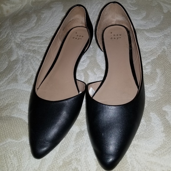 Women's Mohana D'orsay Pointed Toe Ballet Flats - Picture 2 of 3
